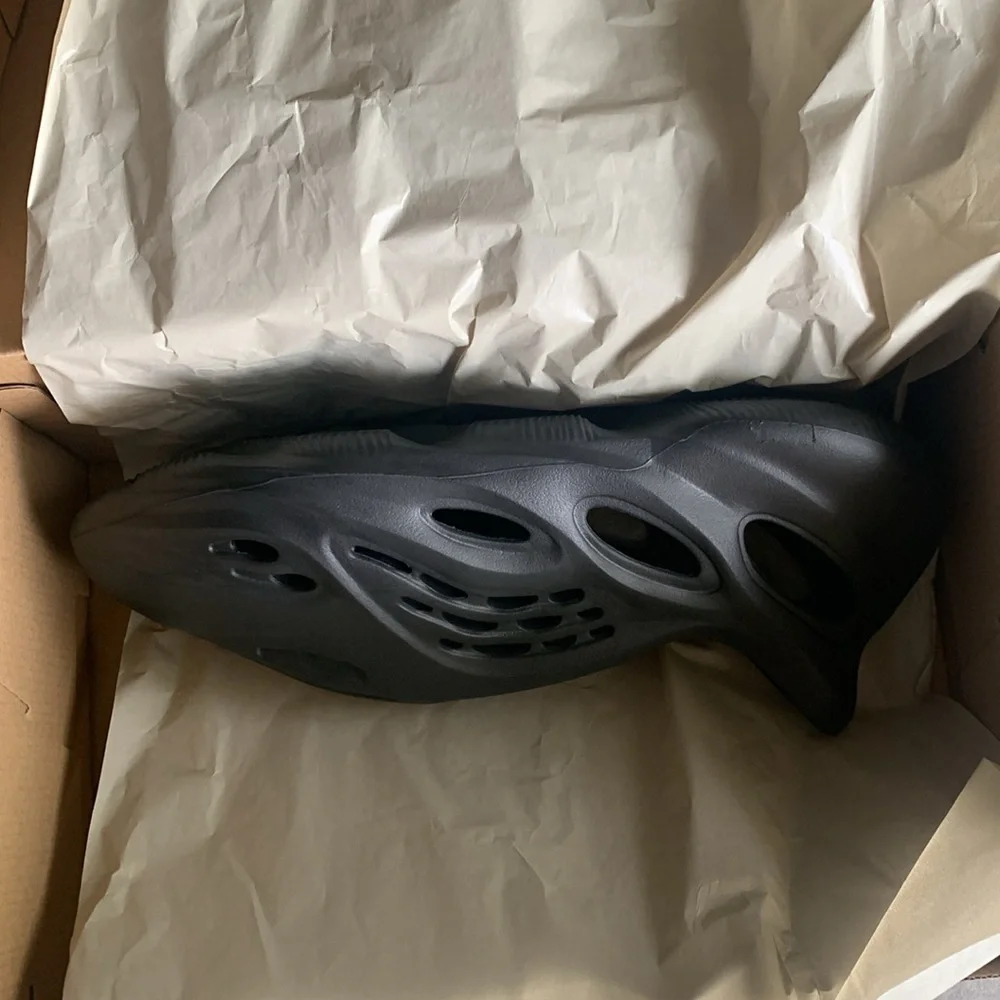 Yeezy Foam RNR - Picture 3 of 10